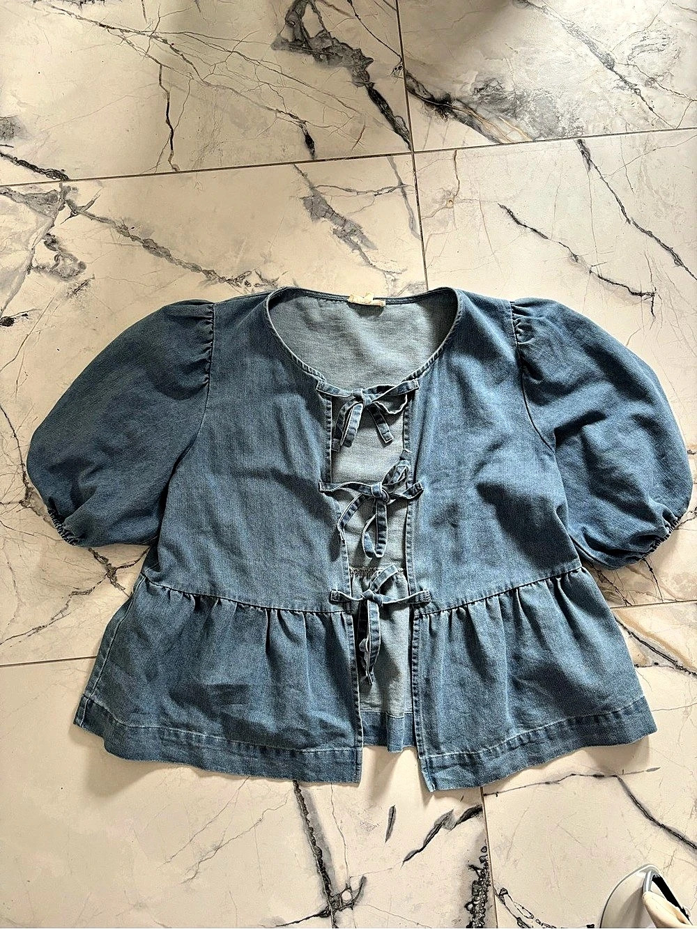 Aaron & Amber Blue Denim Puff Sleeve Peplum Blouse Size Medium Like New